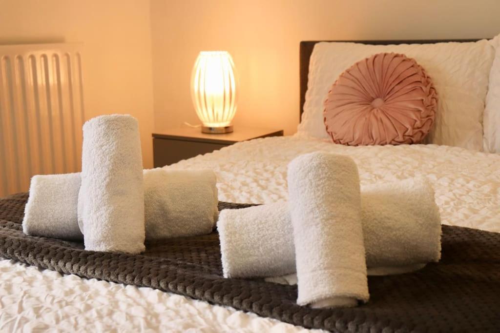 Charming 3 Bedroom Property Free Wifi & Parking Λιντς Εξωτερικό φωτογραφία