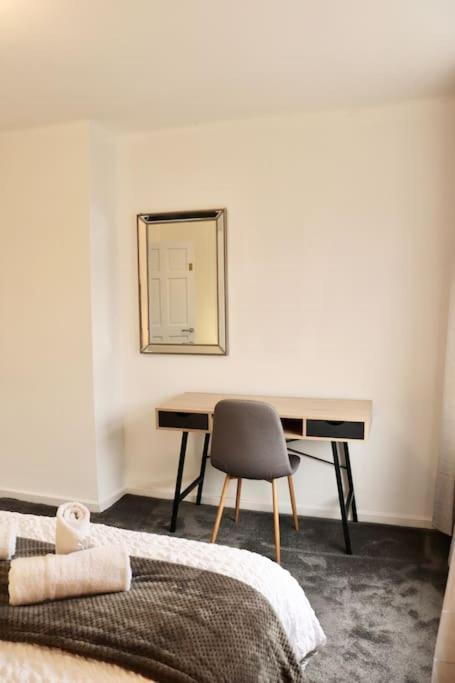 Charming 3 Bedroom Property Free Wifi & Parking Λιντς Εξωτερικό φωτογραφία