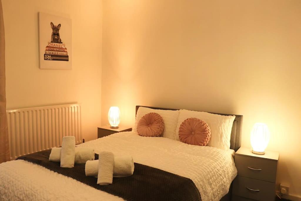 Charming 3 Bedroom Property Free Wifi & Parking Λιντς Εξωτερικό φωτογραφία